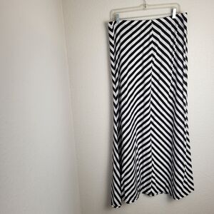 Black and White Striped Pull-On Maxi Skirt Women's Size Large